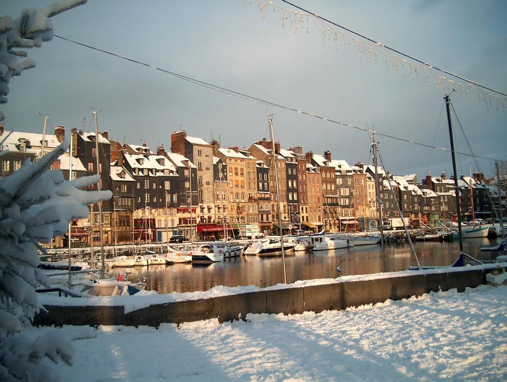 Escapade Au Coeur De Honfleur Avec Parking Prive Et Vue Panoramique Apartment ห้อง รูปภาพ